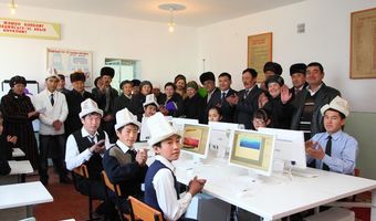 MegaCom дарит ученикам села Кыргыз-Чек Ошской области компьютерный класс
